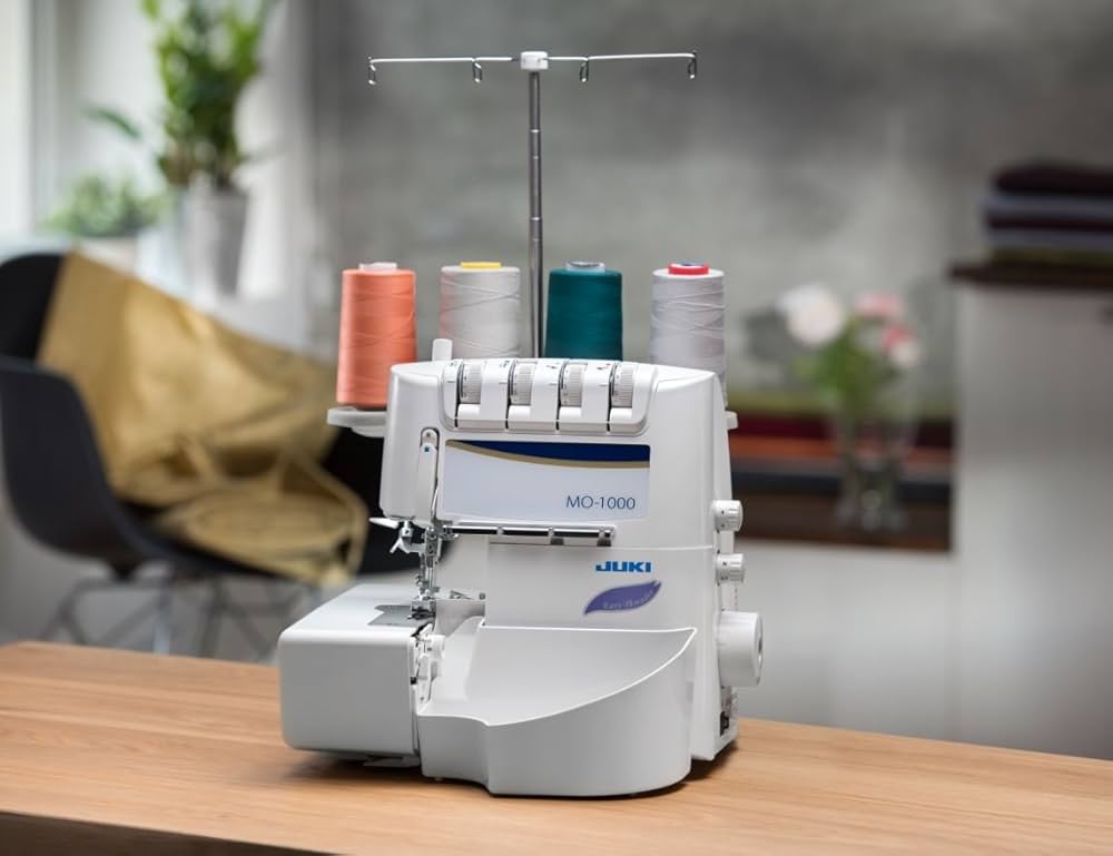 JUKI - 【超美品】ロックミシン　ジューキ　MO-1000ML オーバーJUKI 家庭用 ロックミシン ジューキ MO-1000ML オーバーJUKI 家庭用 シュルル
